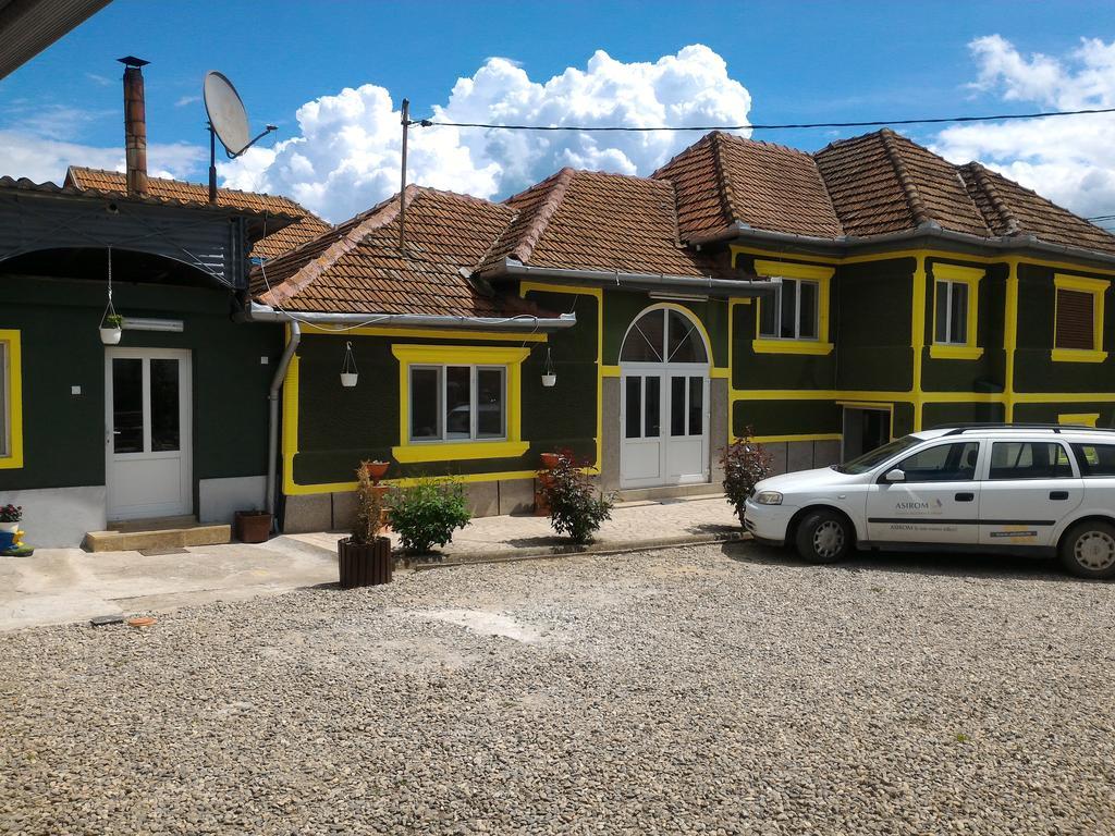 דירות Haţeg Casa Ana מראה חיצוני תמונה